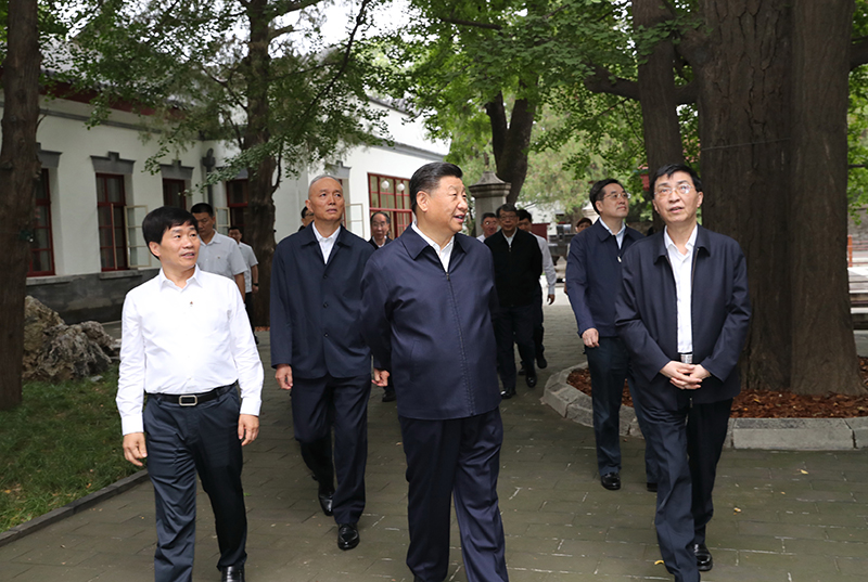 9月12日，中共中央總書(shū)記、國(guó)家主席、中央軍委主席習(xí)近平視察中共中央北京香山革命紀(jì)念地。這是習(xí)近平瞻仰雙清別墅。
