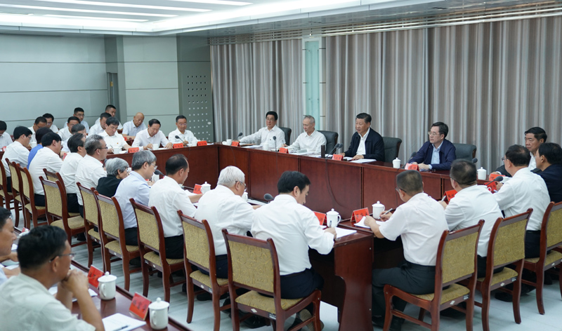 8月19日至22日，中共中央總書記、國家主席、中央軍委主席習近平在甘肅考察。這是19日下午，習近平在敦煌研究院同有關(guān)專家、學者和文化單位代表座談并發(fā)表重要講話。