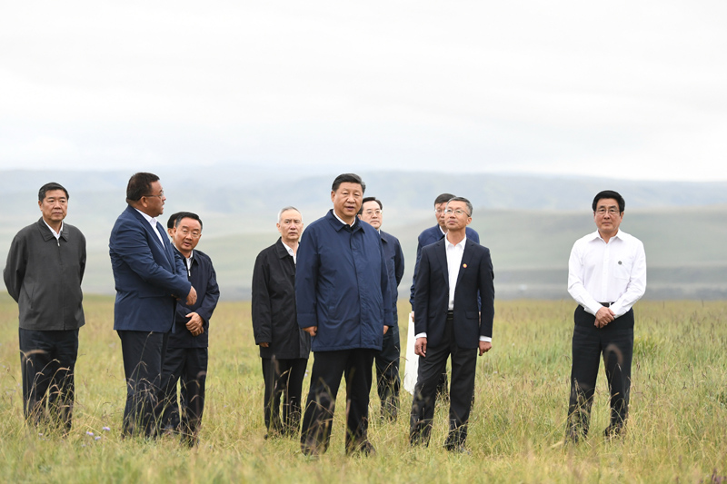 8月19日至22日，中共中央總書記、國家主席、中央軍委主席習近平在甘肅考察。這是20日下午，習近平在中農(nóng)發(fā)山丹馬場有限責任公司一場考察，實地了解祁連山生態(tài)環(huán)境恢復(fù)和保護情況。